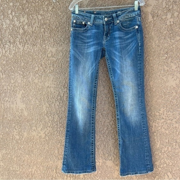 Miss Me Womens Jeans Size 27‎ Embellished Bling Red Rose Flower Patch On Pocket - Picture 1 of 17